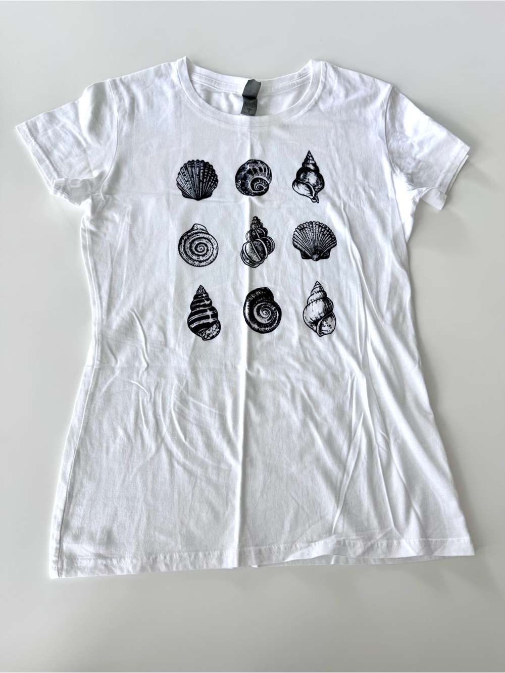 Instant Message Women's White Shell-Print Tee Size S
